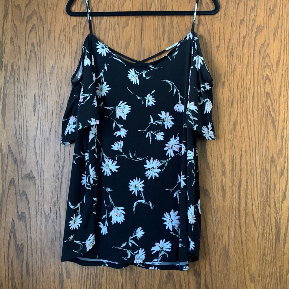 Kaileigh cold shoulder top